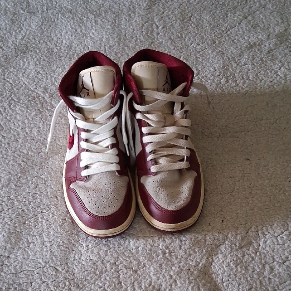 Nike Air Jordan 1 Women's Burgundy and White Athletic Shoes - Picture 1 of 6